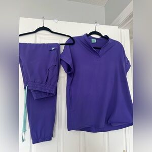 Garde Malade scrubs set Purple size M